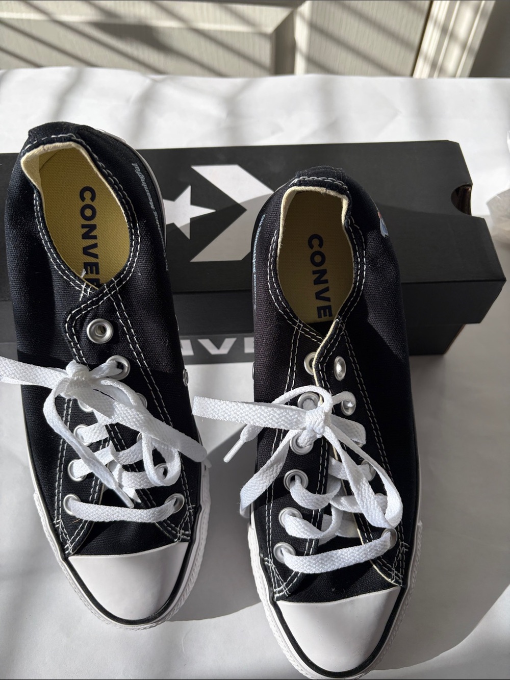 Unisex Converse Black Low-Top Canvas Sneakers w/White Accents M 5, W 7 NIB